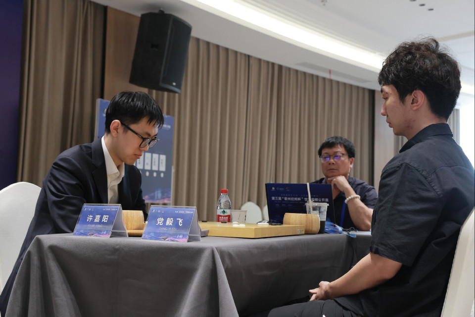 届烂柯杯中, 邱禹然胜蒋 届烂柯杯中, 邱禹然胜蒋