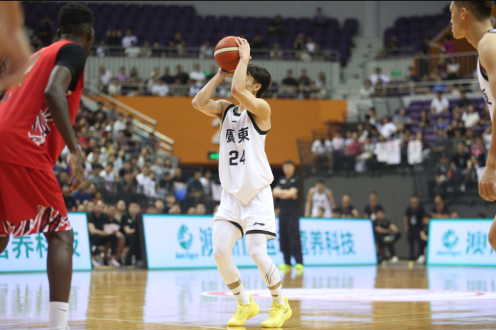 的团队攻势, 贺希宁